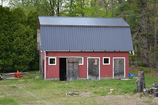 230 West St, Paxton, MA 01612