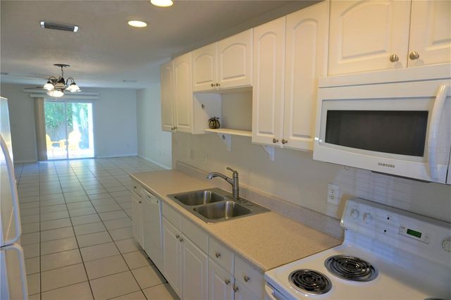 5140 SUMMER HILL DRIVE, Zephyrhills, FL 33542