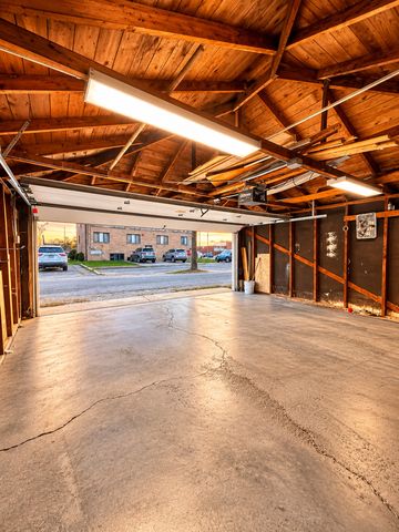 7852 Neenah Avenue, Burbank, IL 60459