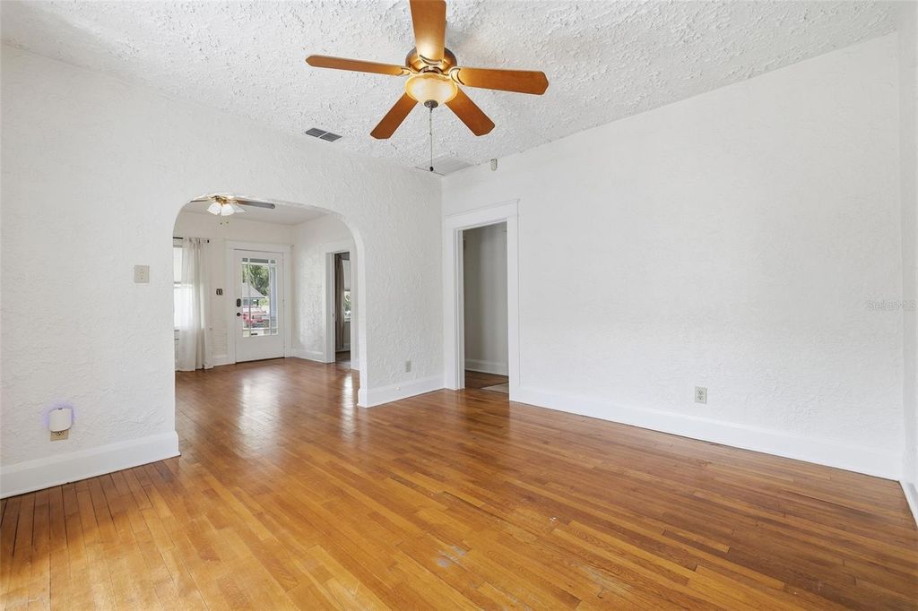 Image 11 of property listing at 1309 E WILDER AVENUE, Tampa, FL 33603