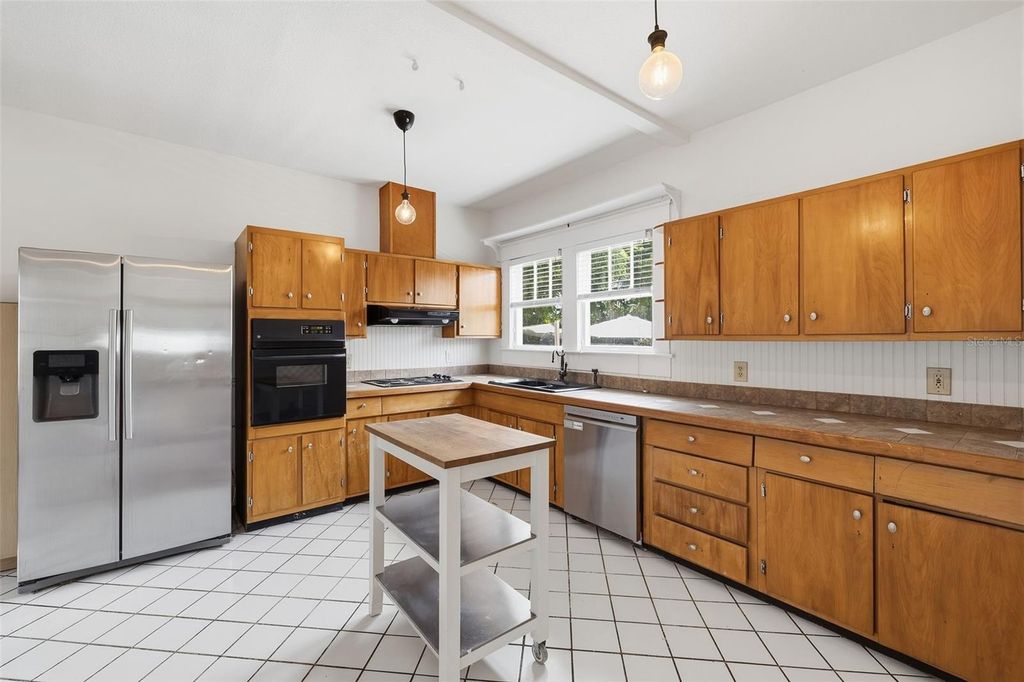 Image 13 of property listing at 1309 E WILDER AVENUE, Tampa, FL 33603