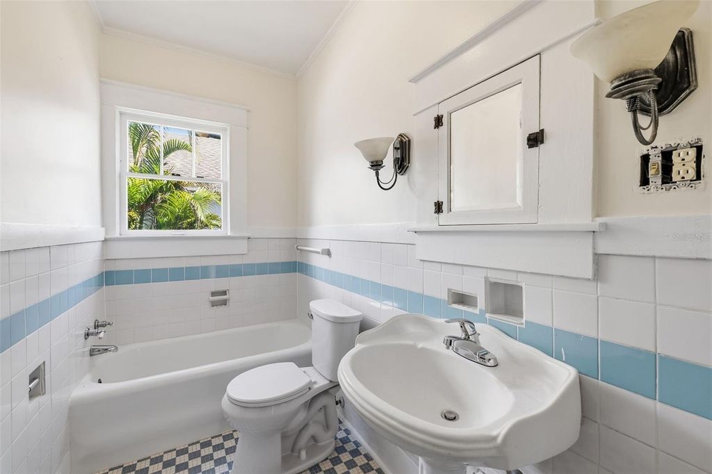 Image 19 of property listing at 1309 E WILDER AVENUE, Tampa, FL 33603