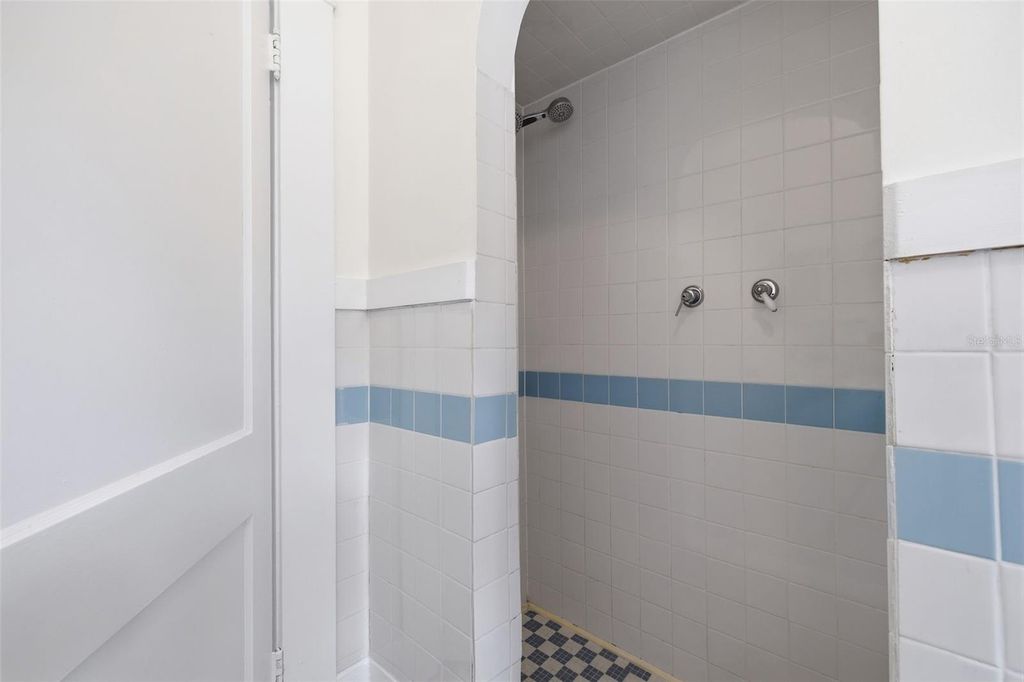 Image 20 of property listing at 1309 E WILDER AVENUE, Tampa, FL 33603