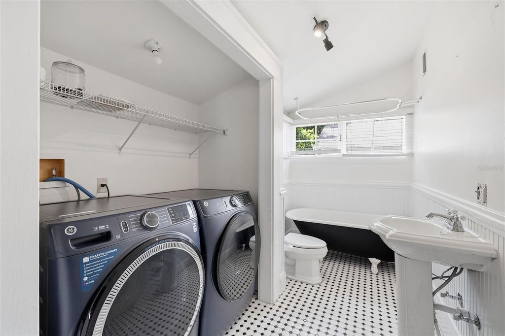 Image 25 of property listing at 1309 E WILDER AVENUE, Tampa, FL 33603