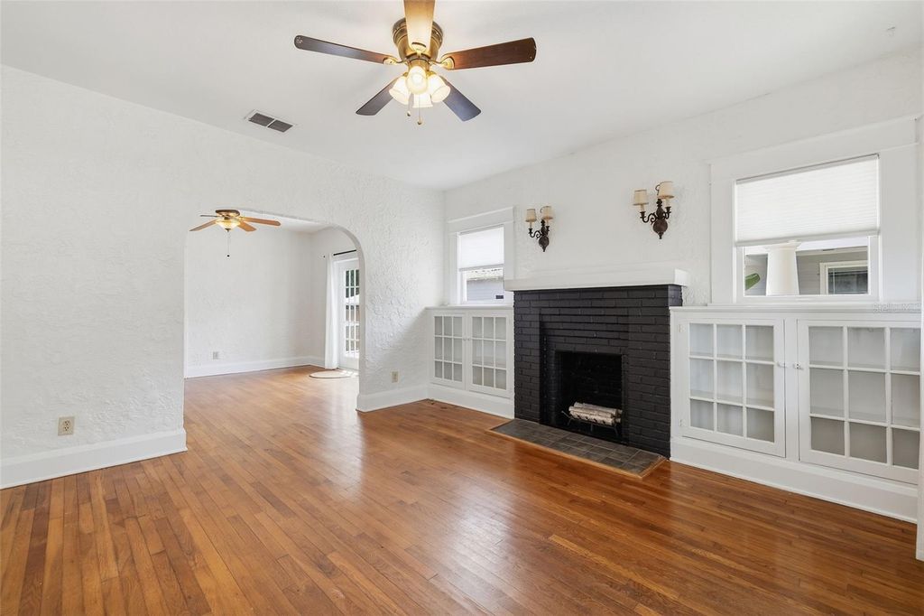 Image 7 of property listing at 1309 E WILDER AVENUE, Tampa, FL 33603