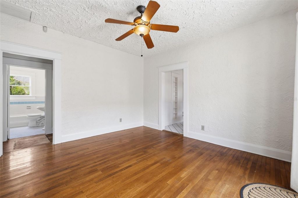 Image 10 of property listing at 1309 E WILDER AVENUE, Tampa, FL 33603