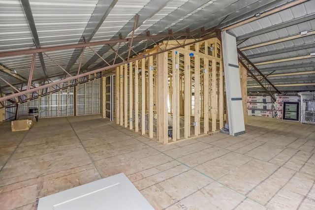 992 E 750 Road, Lawrence, KS 66047