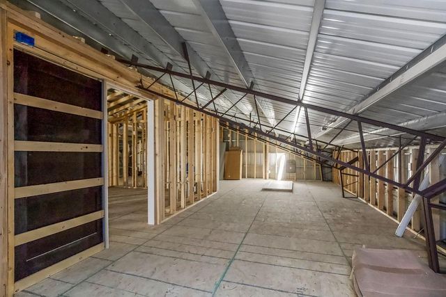 992 E 750 Road, Lawrence, KS 66047