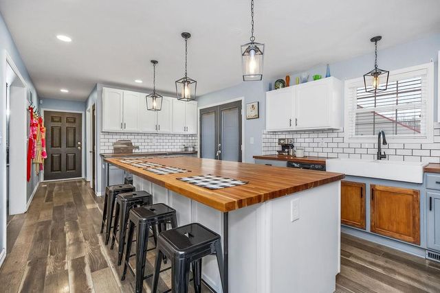 992 E 750 Road, Lawrence, KS 66047