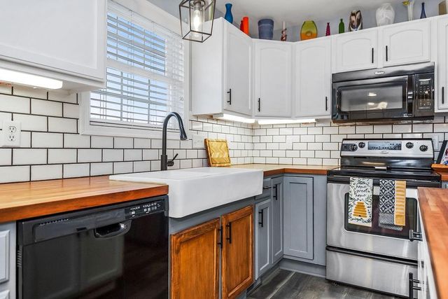 992 E 750 Road, Lawrence, KS 66047