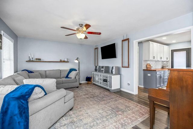 992 E 750 Road, Lawrence, KS 66047