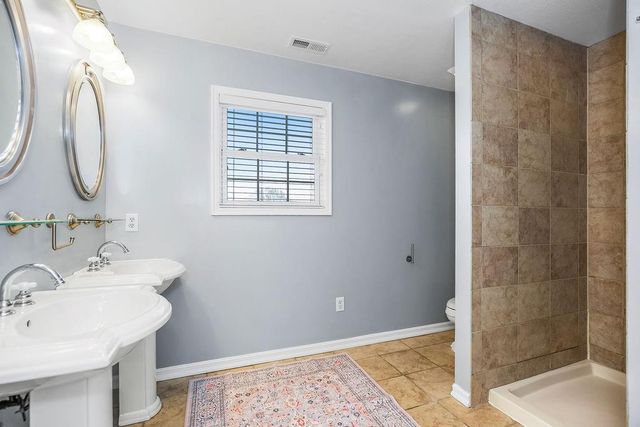 992 E 750 Road, Lawrence, KS 66047