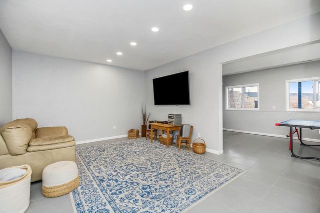 992 E 750 Road, Lawrence, KS 66047