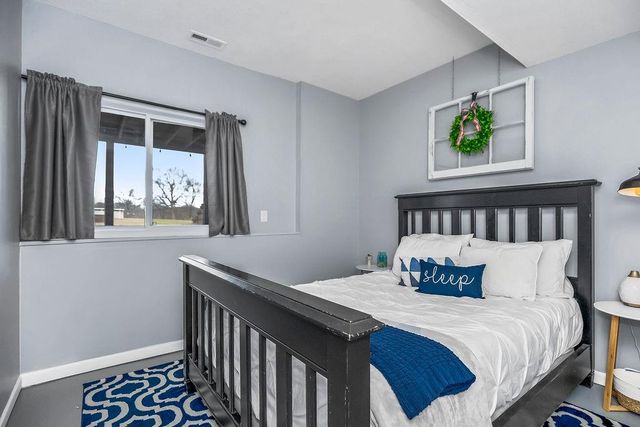 992 E 750 Road, Lawrence, KS 66047