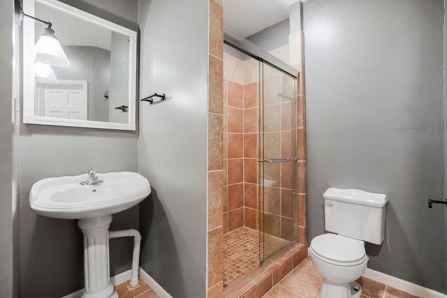 992 E 750 Road, Lawrence, KS 66047