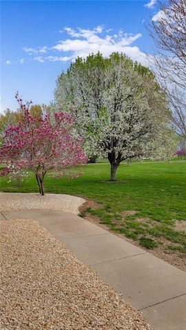 992 E 750 Road, Lawrence, KS 66047