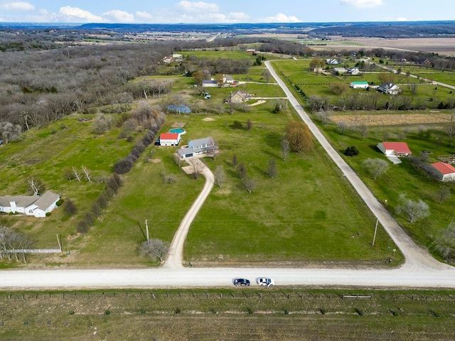 992 E 750 Road, Lawrence, KS 66047