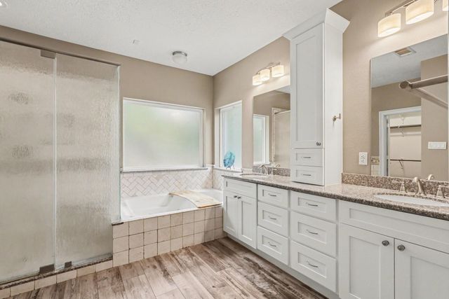 911 Winchester Bend, Huffman, TX 77336