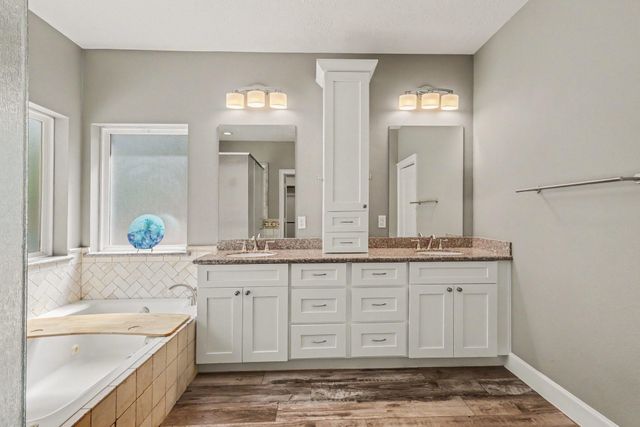 911 Winchester Bend, Huffman, TX 77336