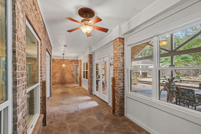 911 Winchester Bend, Huffman, TX 77336
