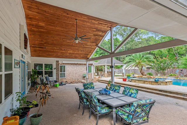 911 Winchester Bend, Huffman, TX 77336