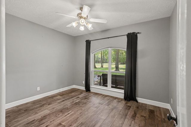 911 Winchester Bend, Huffman, TX 77336