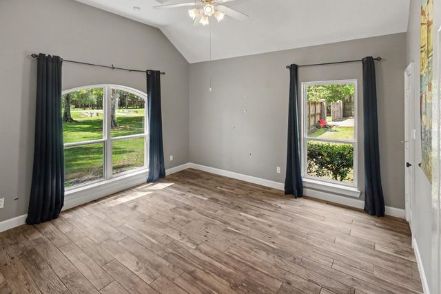 911 Winchester Bend, Huffman, TX 77336