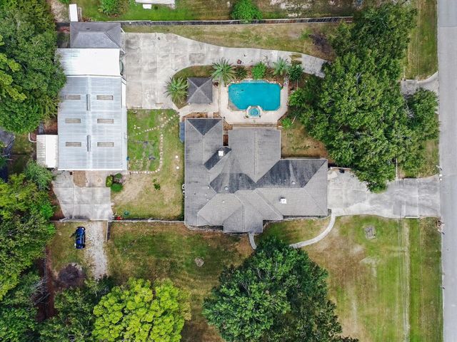 911 Winchester Bend, Huffman, TX 77336