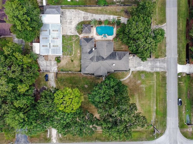 911 Winchester Bend, Huffman, TX 77336