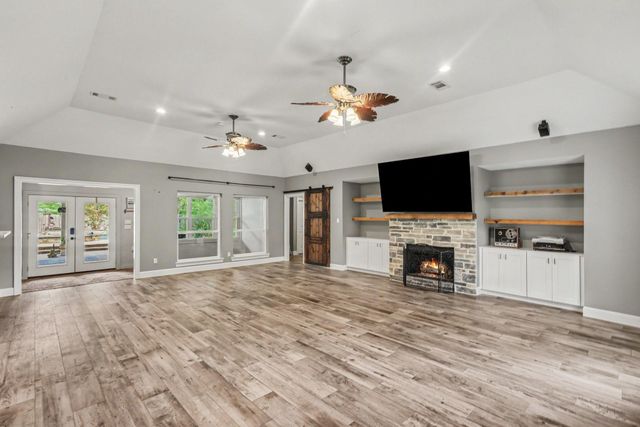 911 Winchester Bend, Huffman, TX 77336