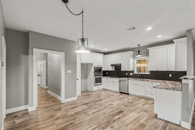 911 Winchester Bend, Huffman, TX 77336