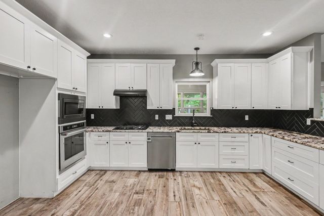 911 Winchester Bend, Huffman, TX 77336