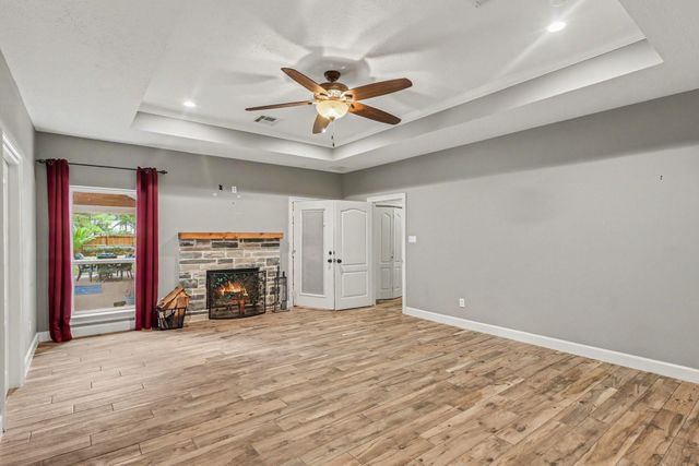 911 Winchester Bend, Huffman, TX 77336