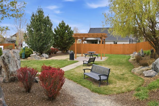 3559 SW Pumice Place, Redmond, OR 97756