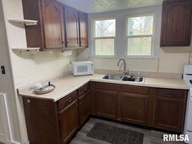 129 & 131 EDGEHILL Avenue, Creve Coeur, IL 61610