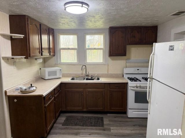 129 & 131 EDGEHILL Avenue, Creve Coeur, IL 61610