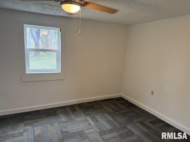 129 & 131 EDGEHILL Avenue, Creve Coeur, IL 61610