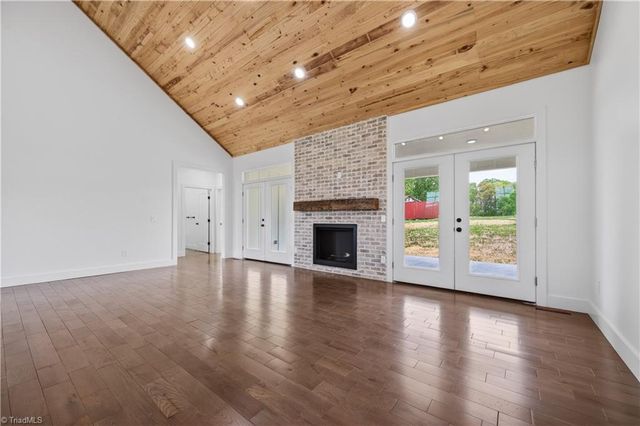 99 Moore Lane, Galax, VA 24333