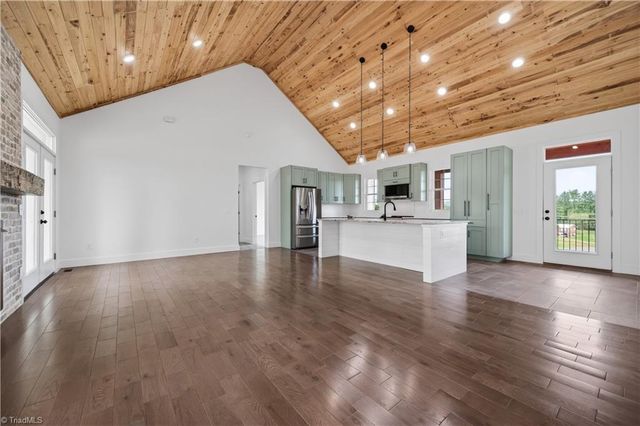 99 Moore Lane, Galax, VA 24333