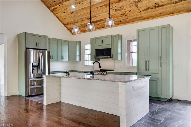 99 Moore Lane, Galax, VA 24333