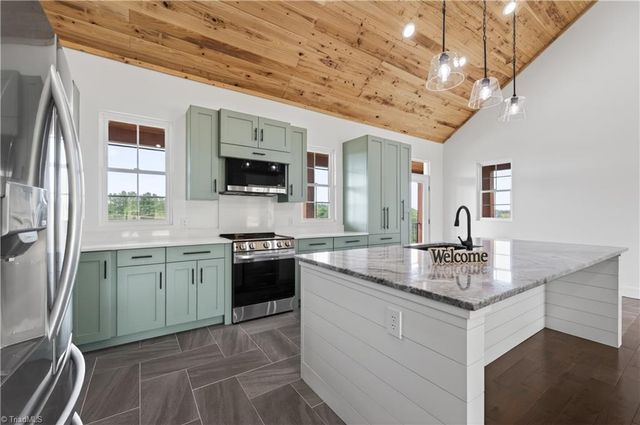 99 Moore Lane, Galax, VA 24333