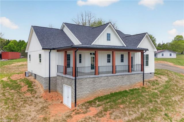 99 Moore Lane, Galax, VA 24333