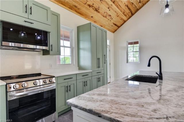 99 Moore Lane, Galax, VA 24333