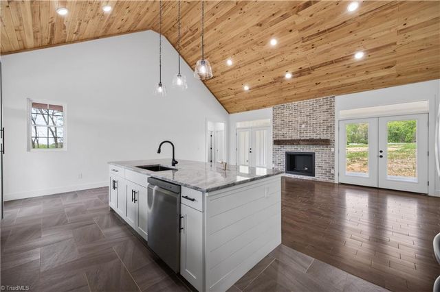 99 Moore Lane, Galax, VA 24333