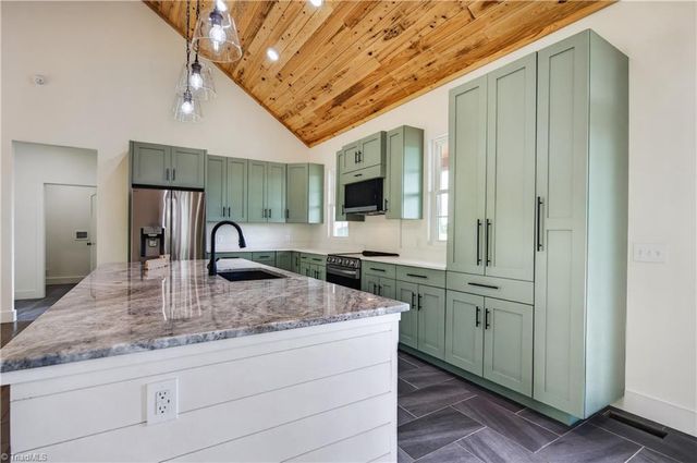 99 Moore Lane, Galax, VA 24333