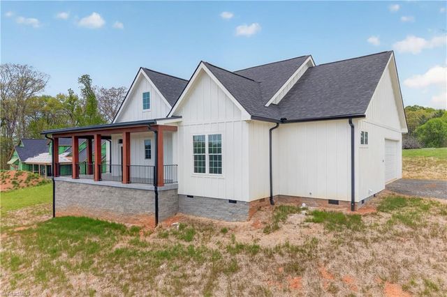 99 Moore Lane, Galax, VA 24333