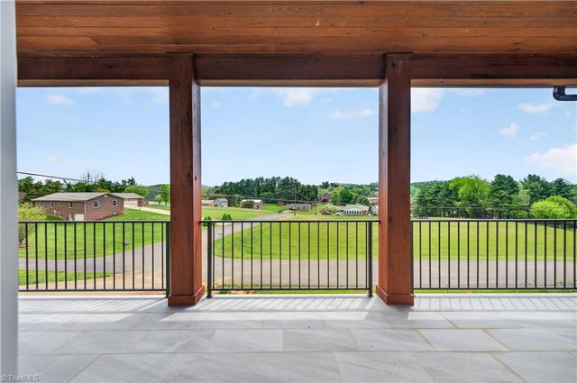 99 Moore Lane, Galax, VA 24333