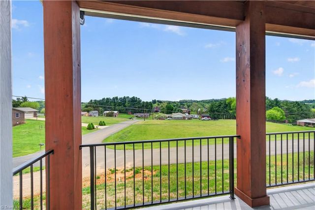 99 Moore Lane, Galax, VA 24333