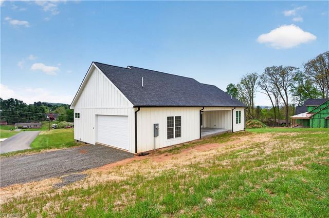 99 Moore Lane, Galax, VA 24333