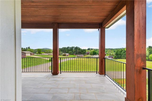 99 Moore Lane, Galax, VA 24333